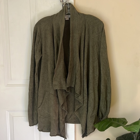 Barefoot Dreams Water fall
Olive Open Front Cardigan Size M - Picture 11 of 15